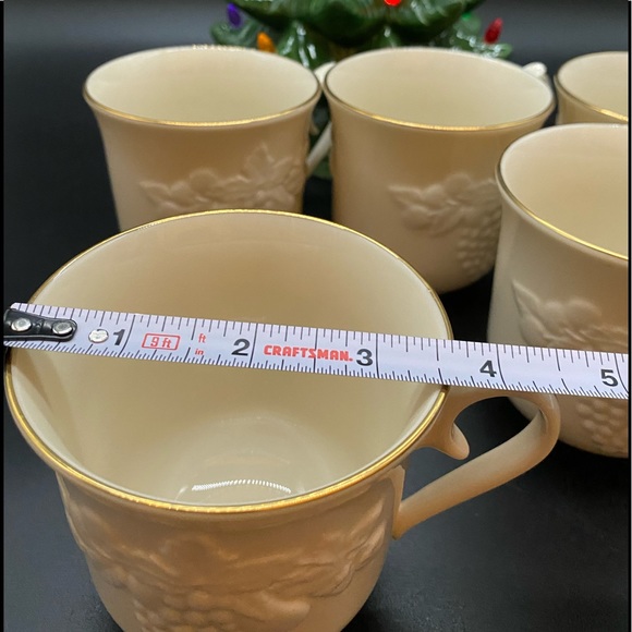 💥SOLD💥 EUC Lenox Cream Colored and Gold Grape Design Mugs - Picture 7 of 8